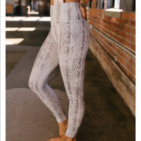 LAST 1❤️Snakeskin Workout Leggings white/gray - Picture 4 of 5